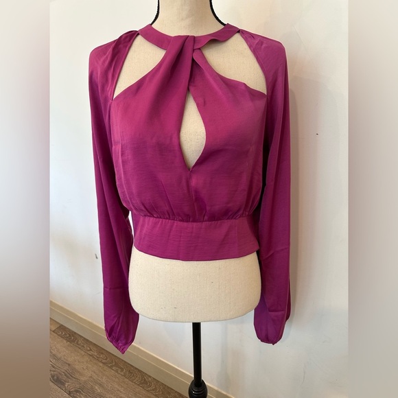 Venus NWT SZ 12 Elegant Women's Fuschia Pink Criss Cross Blouse - Picture 2 of 7